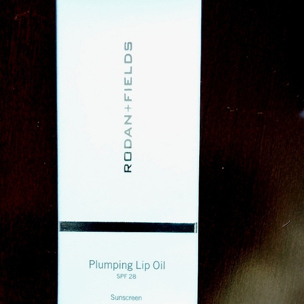 Rodan + Fields Plumping Lip Oil - Peach